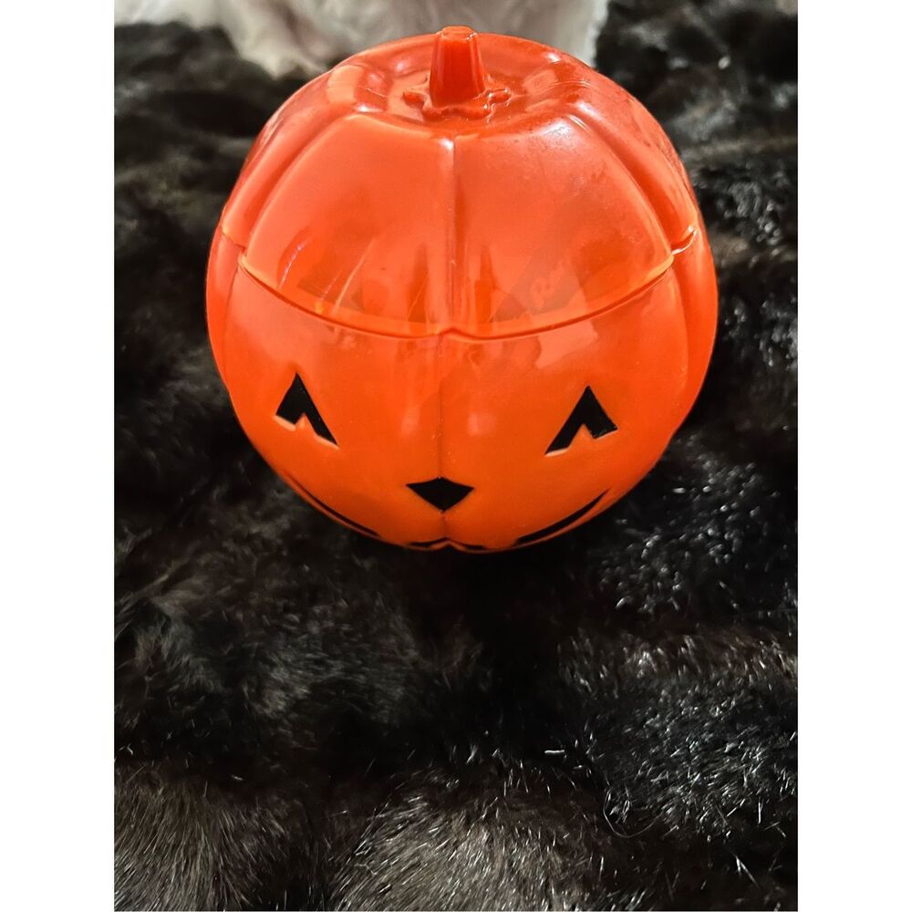 Wilton Halloween cookie cutters with jack o‎ lantern